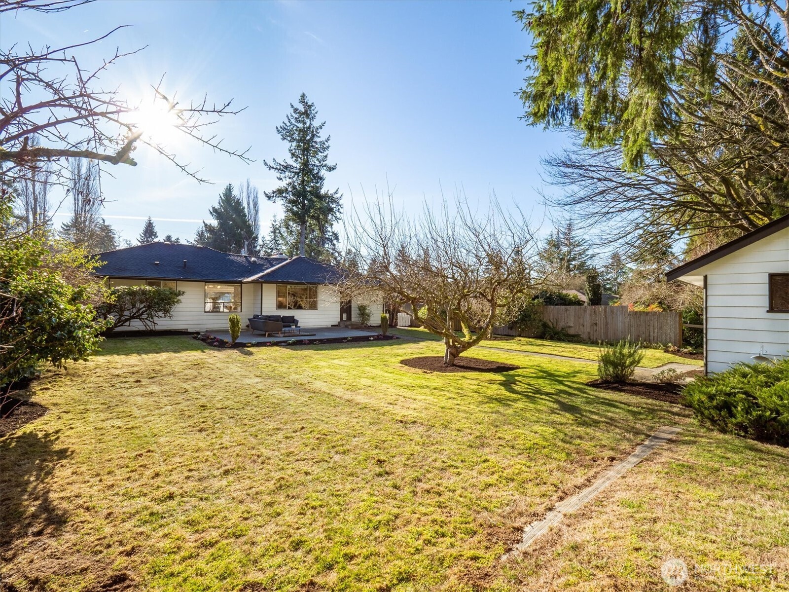 8611 Holly Lane Edmonds, WA 98026 - Photo 28 of 38