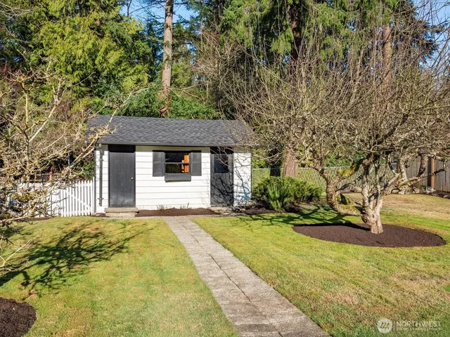 $898,000 | 8611 Holly Lane, Edmonds, WA 98026