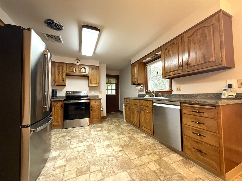34 Gates Road Shrewsbury, MA 01545 - Photo 13 of 40 Gallery Image 13