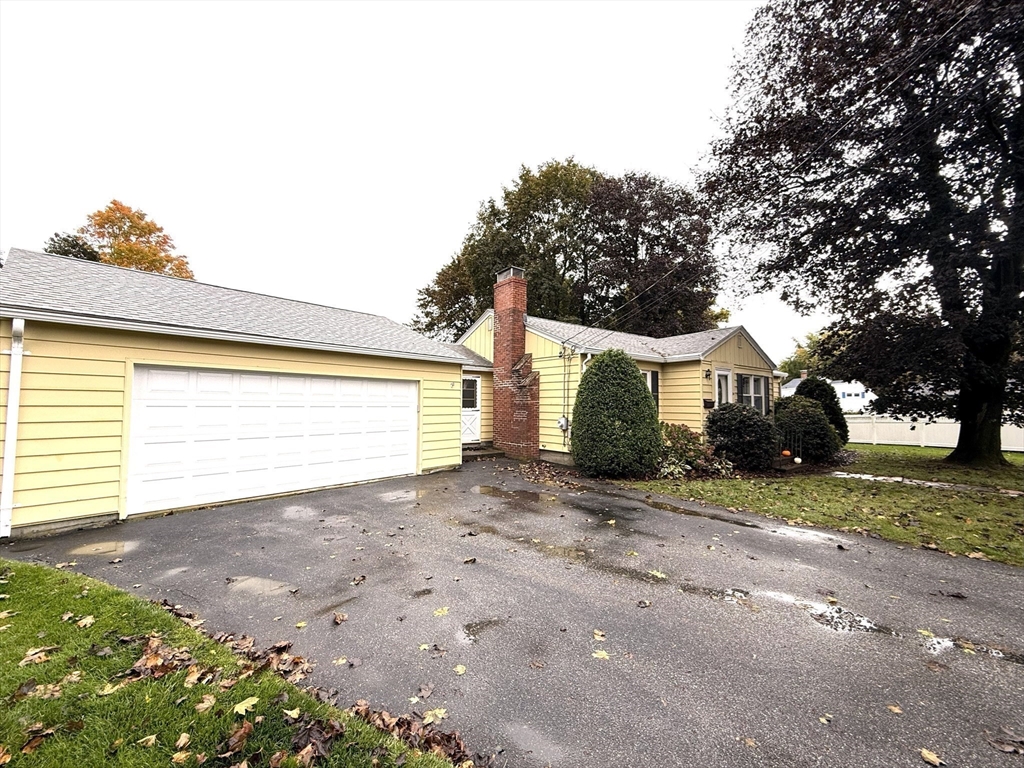 34 Gates Road Shrewsbury, MA 01545 - Photo 4 of 40 Gallery Image 4