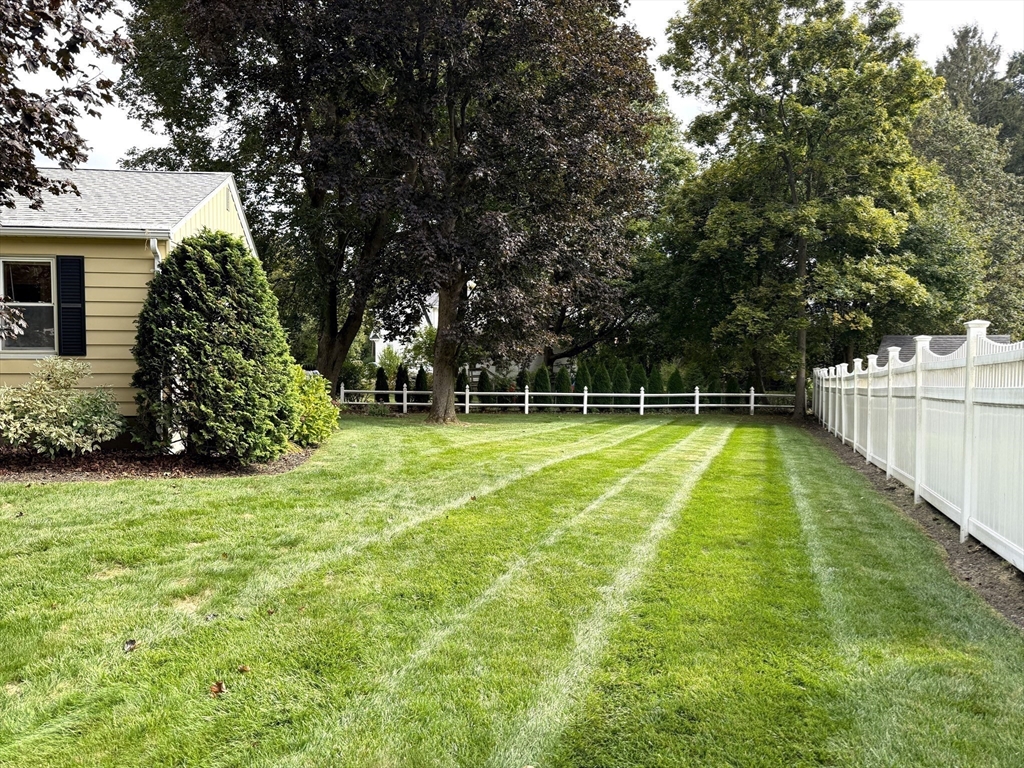 34 Gates Road Shrewsbury, MA 01545 - Photo 5 of 40 Gallery Image 5