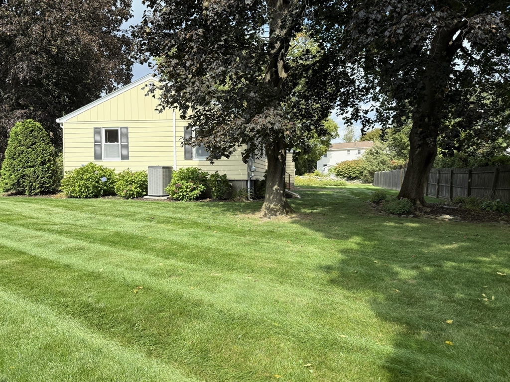 34 Gates Road Shrewsbury, MA 01545 - Photo 6 of 40 Gallery Image 6