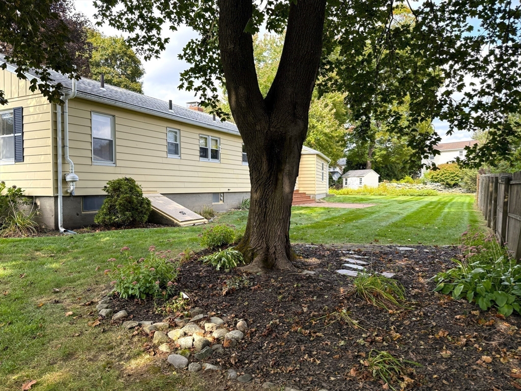 34 Gates Road Shrewsbury, MA 01545 - Photo 7 of 40 Gallery Image 7