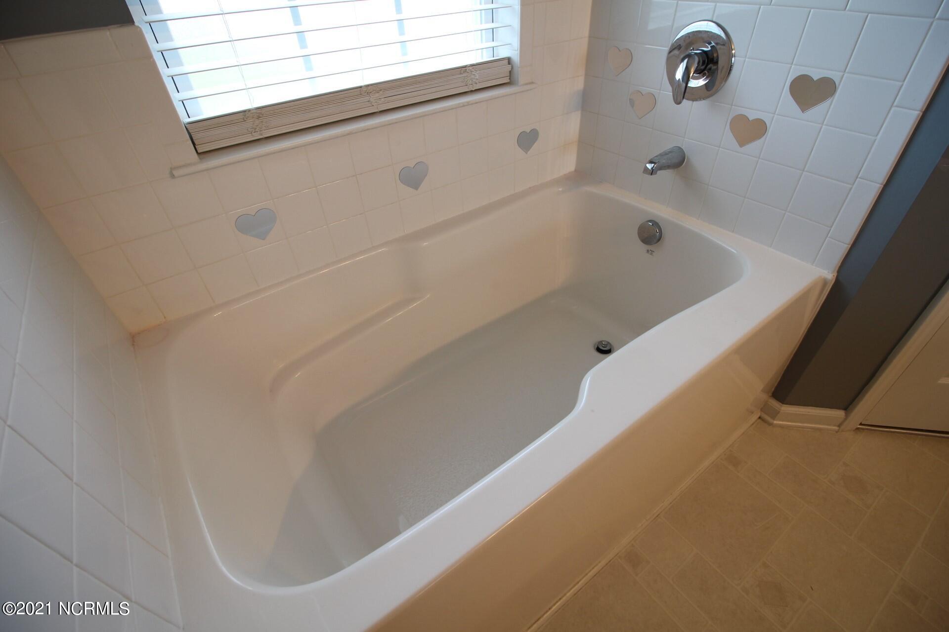 480 Godette School Road Havelock, NC 28532 - Photo 25 of 50 Master bath - Deep soaking tub