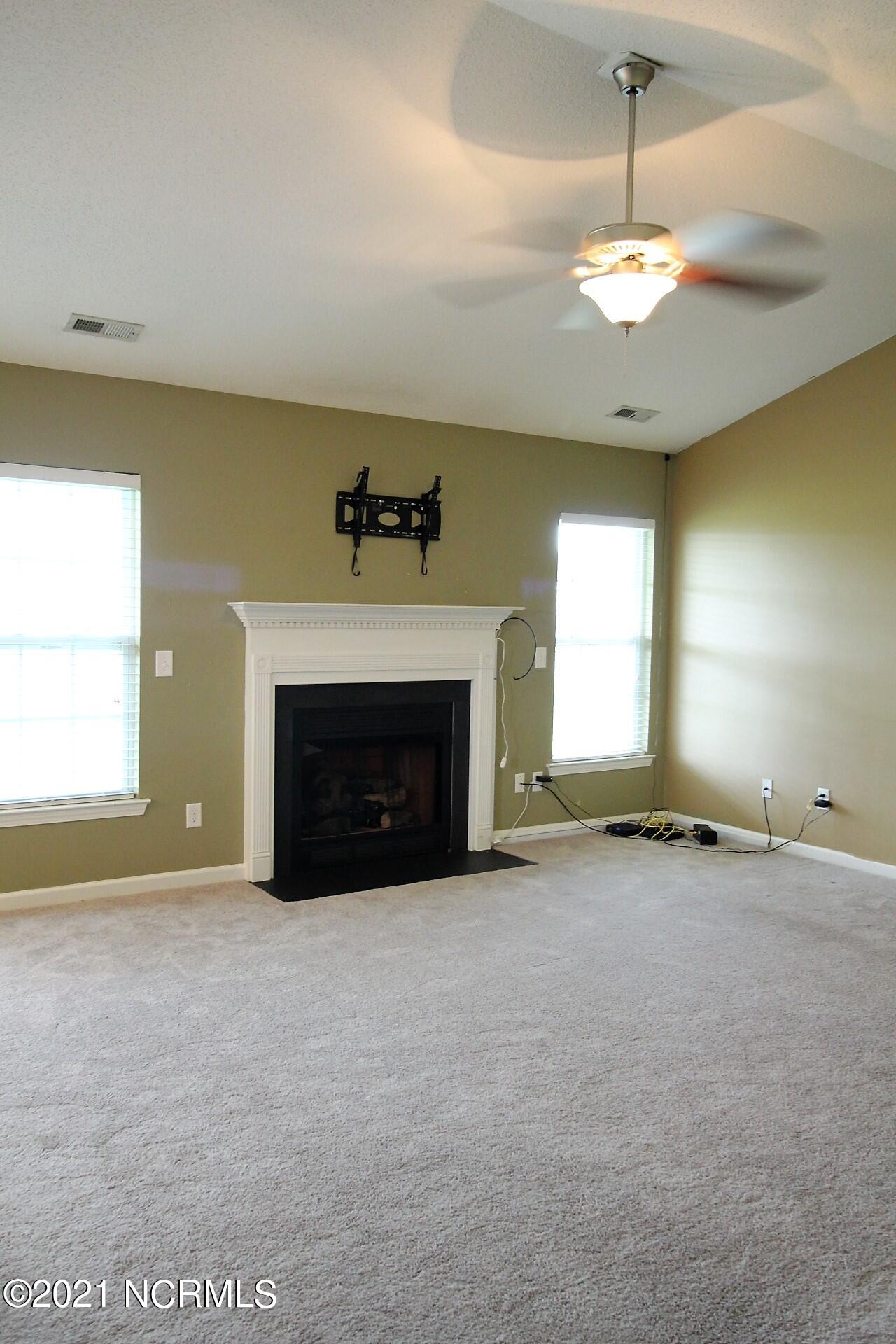 480 Godette School Road Havelock, NC 28532 - Photo 7 of 50 Vaulted ceilings