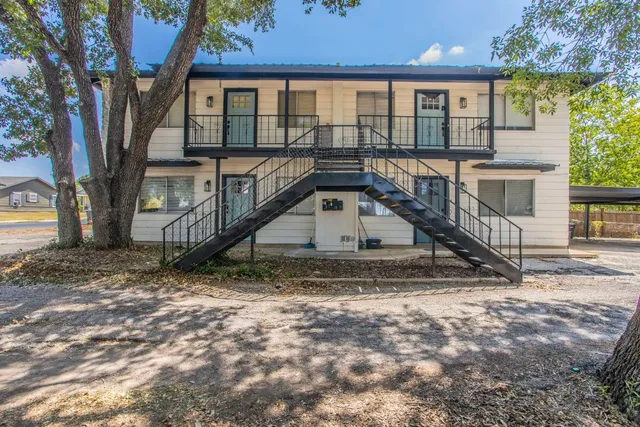 a view of house with a yard