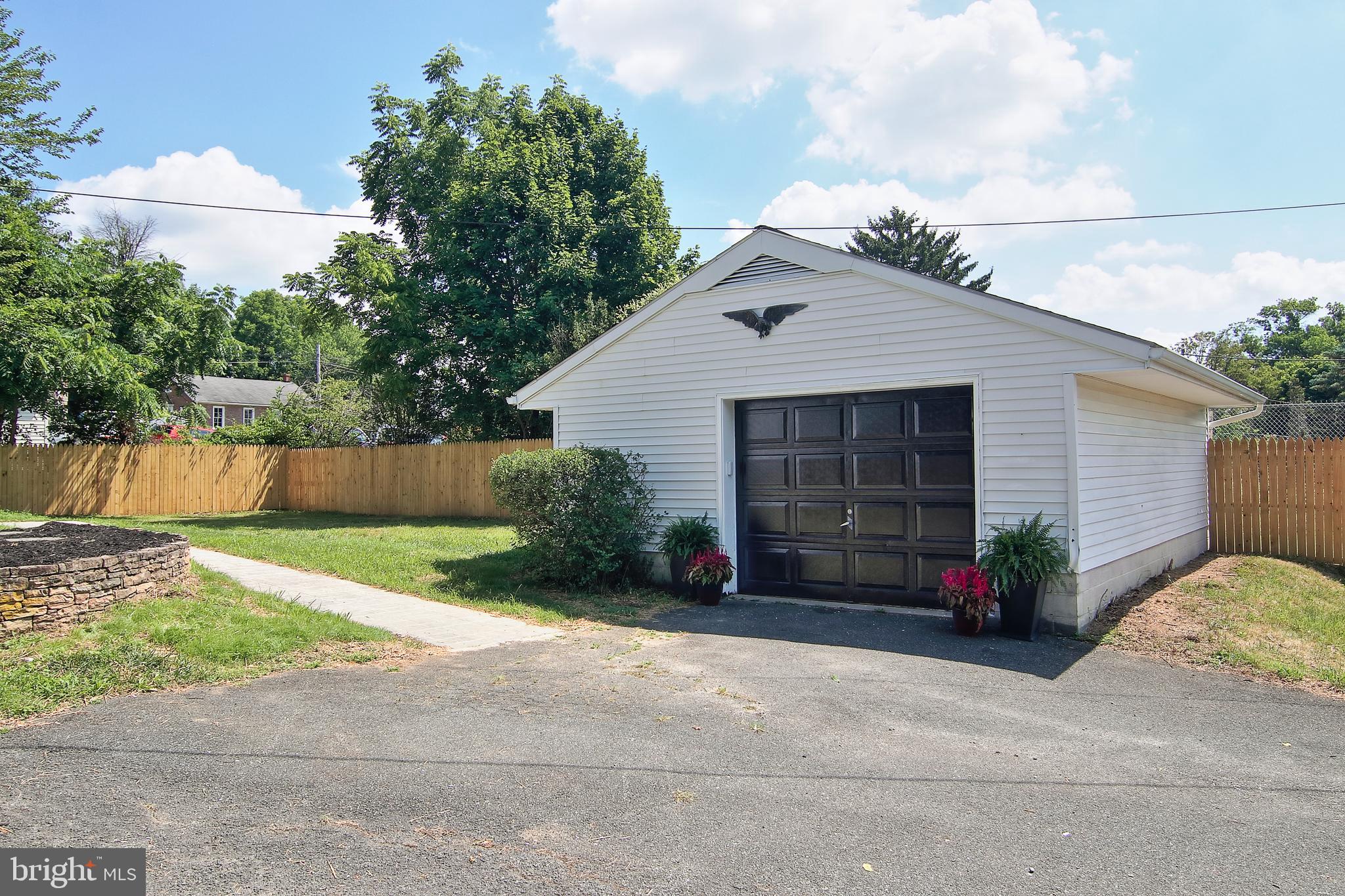 1291 Shelbourne Road Reading, PA 19606 - Photo 25 of 33 2 Car Detached Garage