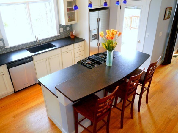 27 Morgan Circle Amherst, MA 01002 - Photo 4 of 28 Gallery Image 4