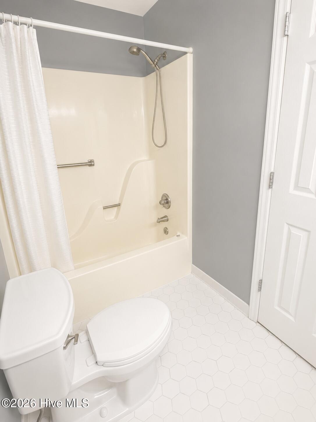 2015 Quail Ridge Road, Unit F Greenville, NC 27858 - Photo 14 of 21 3F3E1542-E221-4D2D-8EFC-3E8BEB2ADB35