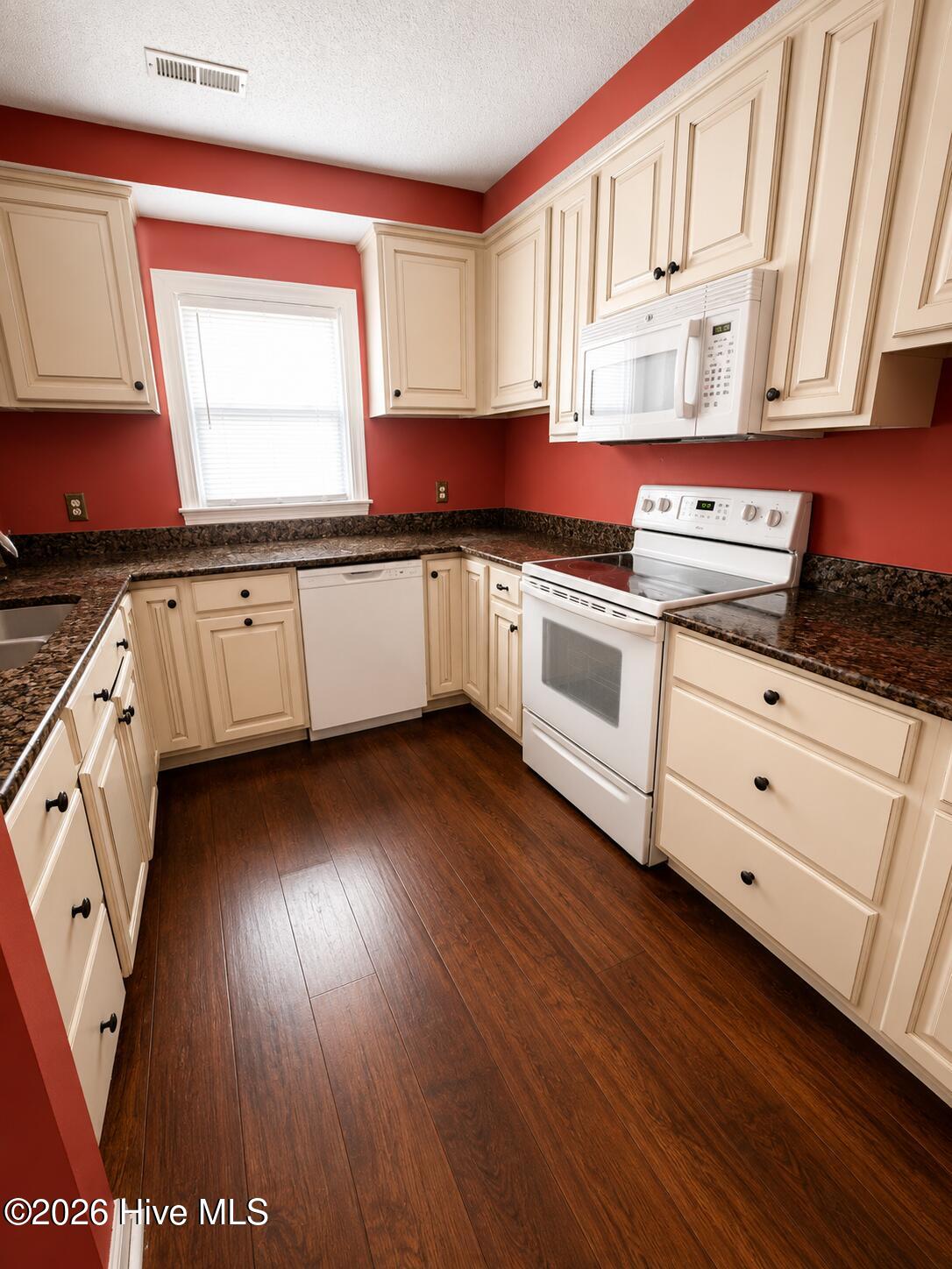 2015 Quail Ridge Road, Unit F Greenville, NC 27858 - Photo 6 of 21 E82D4177-FC7D-46AE-93EF-147255A8EAF9