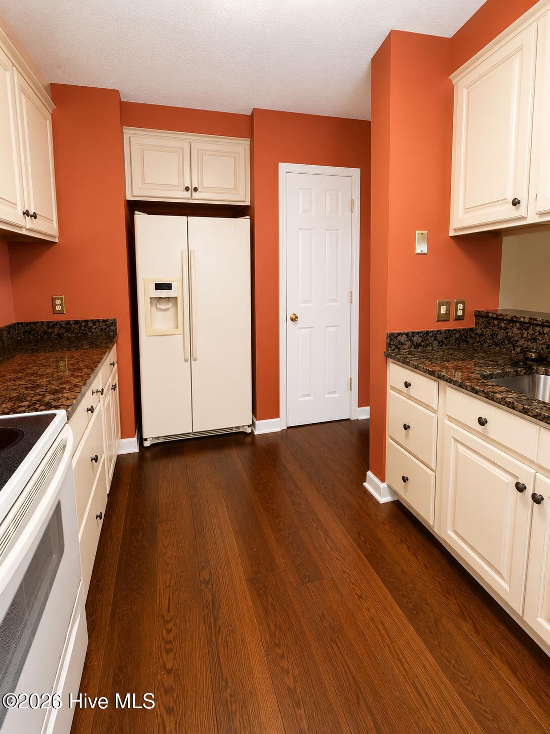 2015 Quail Ridge Road, Unit F Greenville, NC 27858 - Photo 7 of 21 60EBEBDE-428F-4662-85AB-A6FD0994BD55
