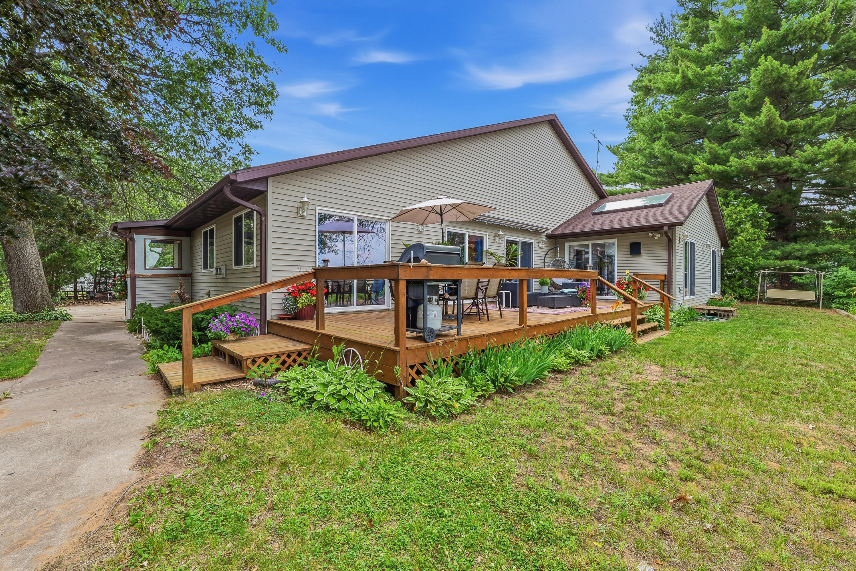 W2632 Fox Lane Montello, WI 53949 - Photo 7 of 32 Deck