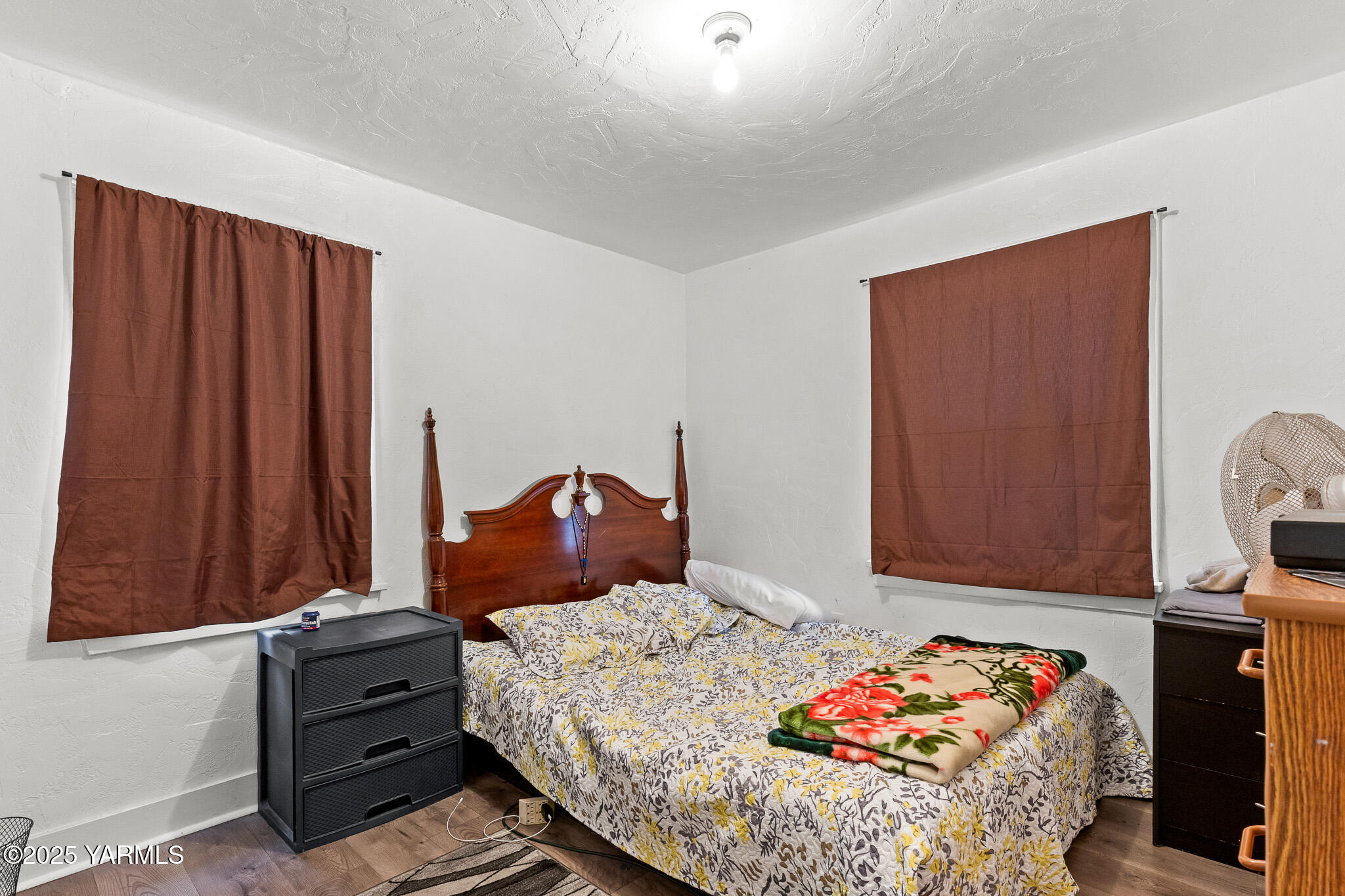 2832 South Wiley Road Yakima, WA 98903 - Photo 17 of 21 a bedroom with a bed and a closet