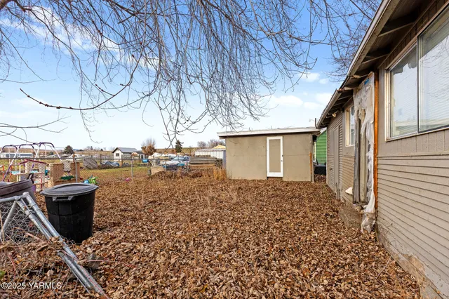 a view of outdoor space yard and patio
