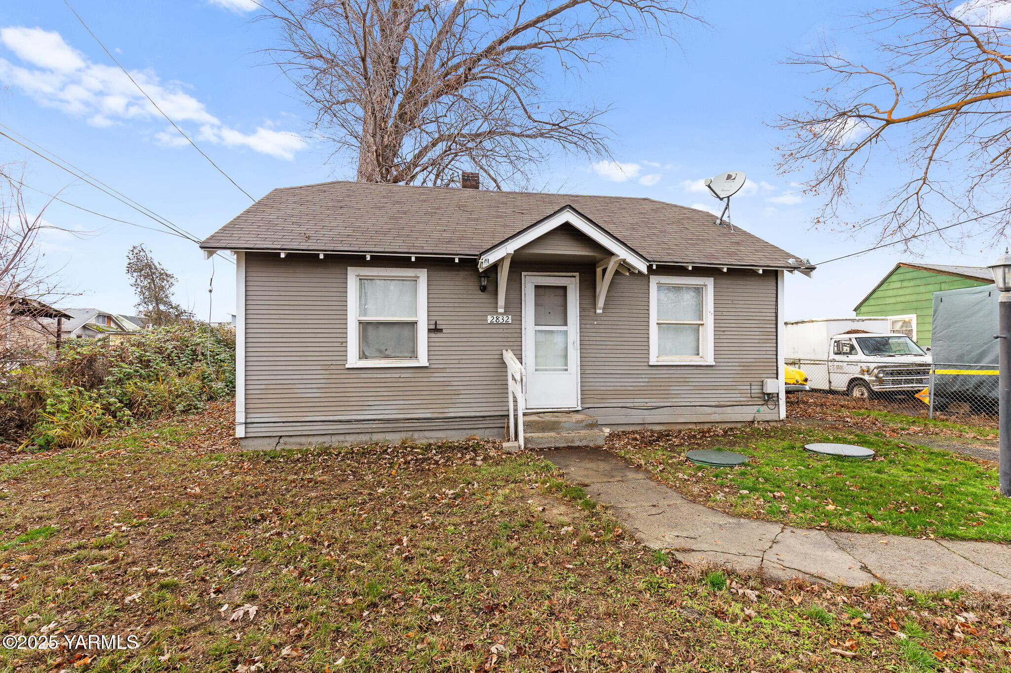 2832 South Wiley Road Yakima, WA 98903 - Photo 6 of 21 a house with trees in the background