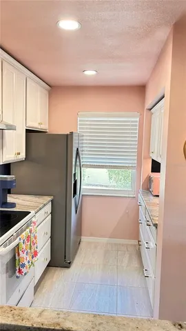 a view of livingroom with furniture