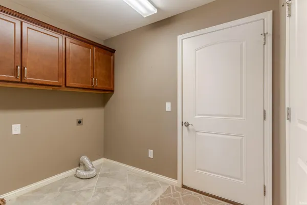 $309,900 | 9904 Arbor Lake Drive, Newburgh, IN 47630