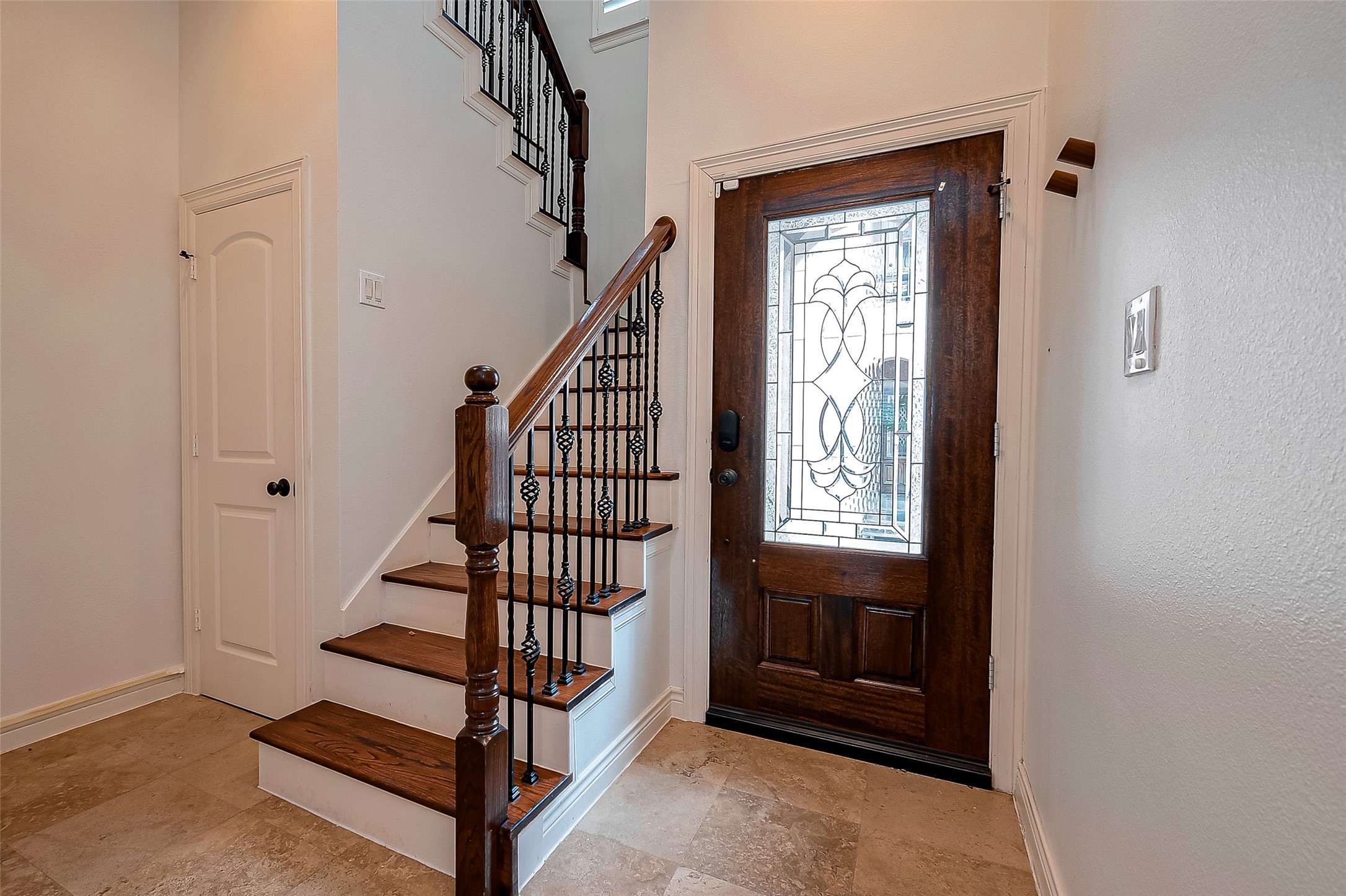 5608 Kansas Street, Unit B Houston, TX 77007 - Photo 13 of 24 Front door view, stairs that lead onto your main living area.