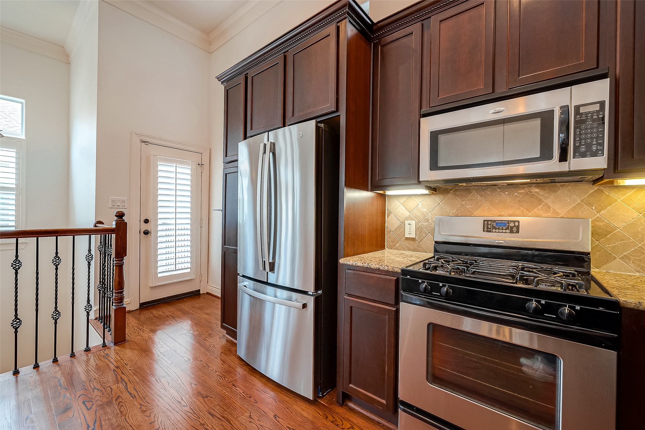 5608 Kansas Street, Unit B Houston, TX 77007 - Photo 5 of 24 View of the kitchen that leads to the outdoor balcony.