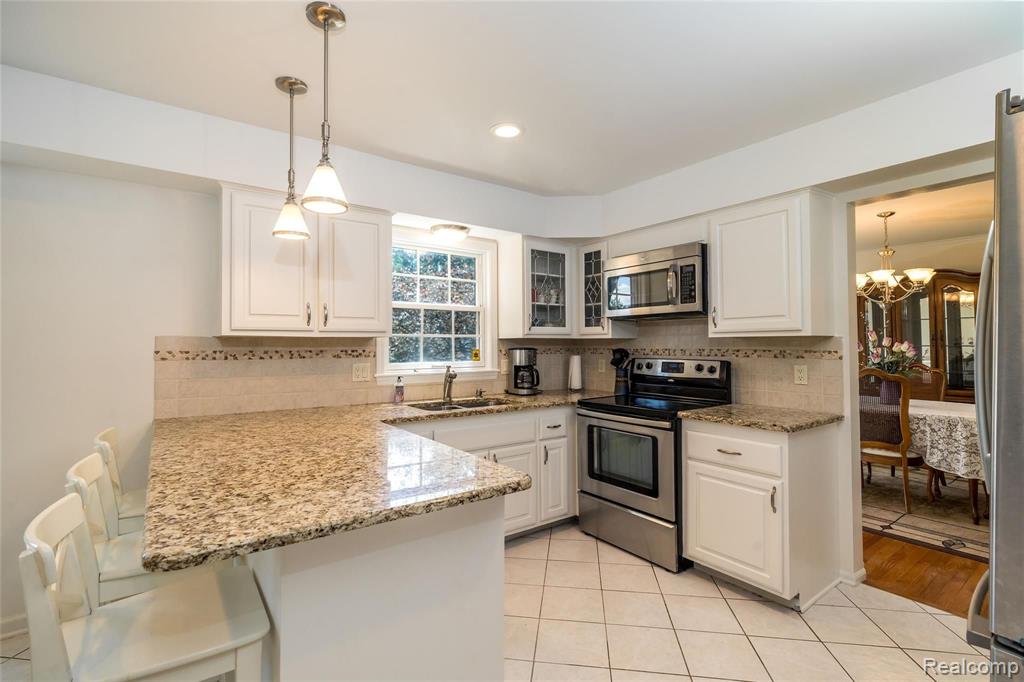 800 Mayfair Court Rochester Hills, MI 48309 - Photo 6 of 24