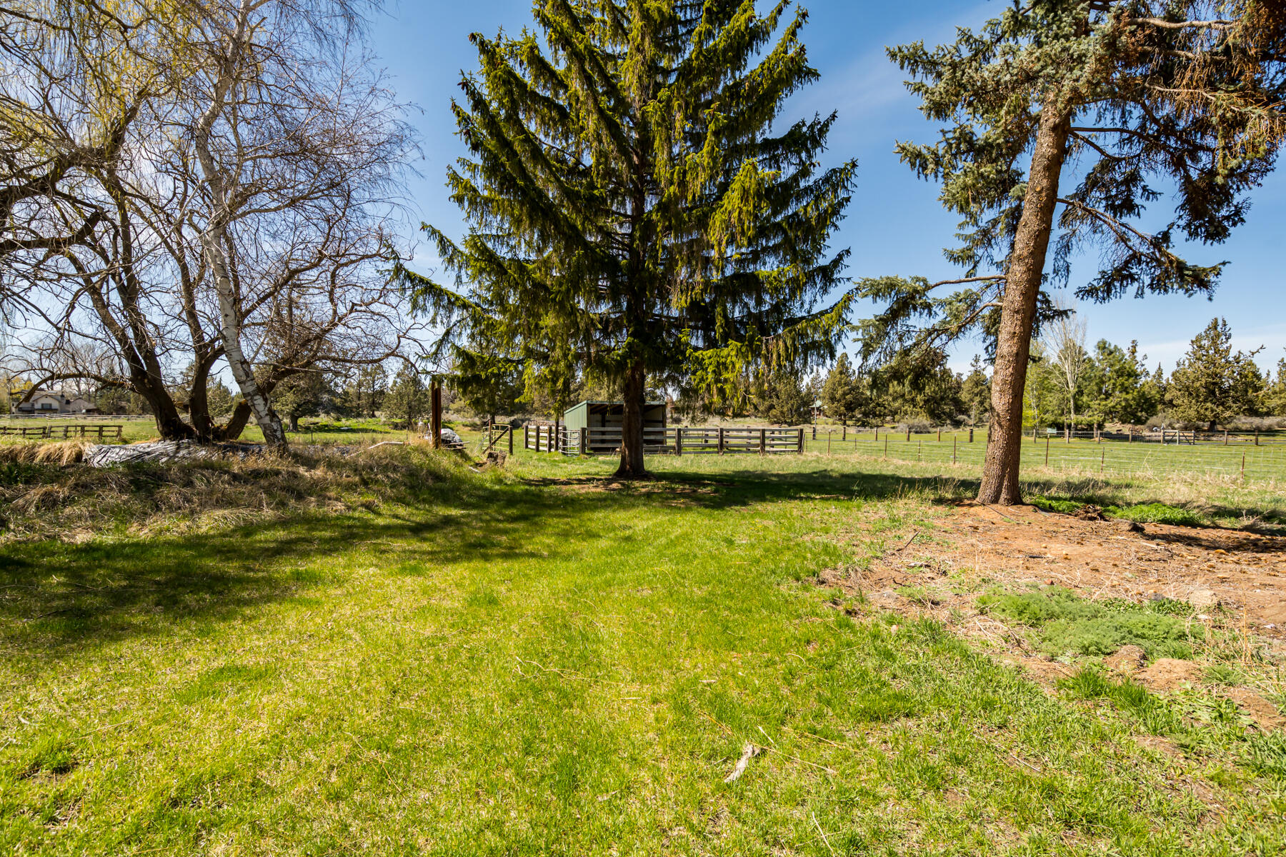 22070 Erickson Road Bend, OR 97701 - Photo 31 of 37 JH5_9189