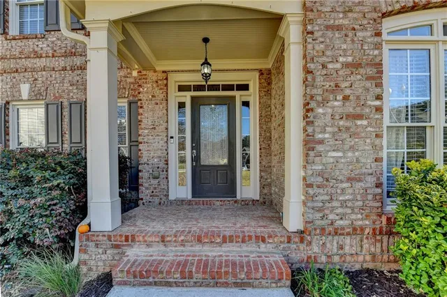 a view of entryway front of house