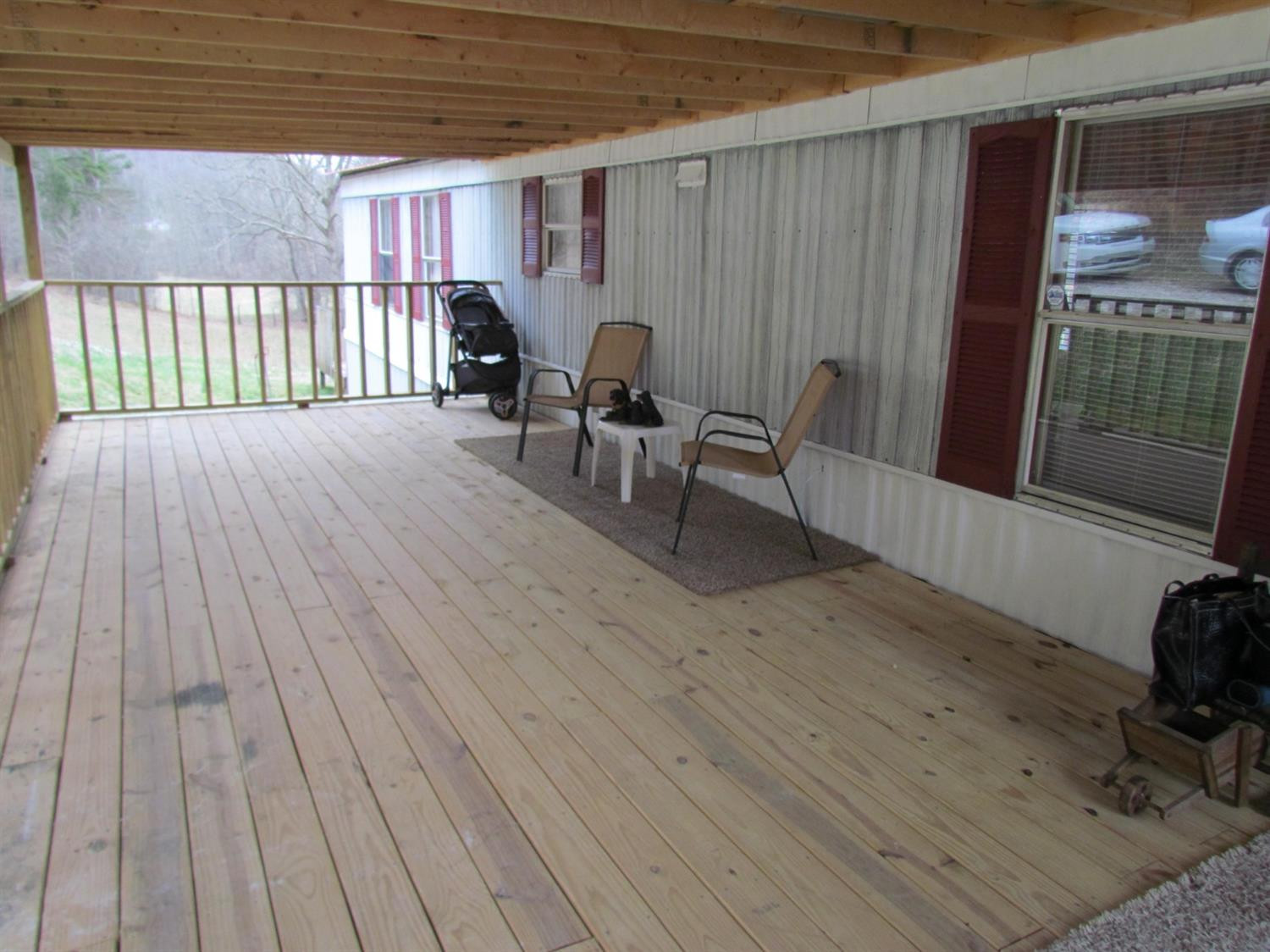 191 Roses Fork Road McKee, KY 40447 - Photo 3 of 27 Front Deck