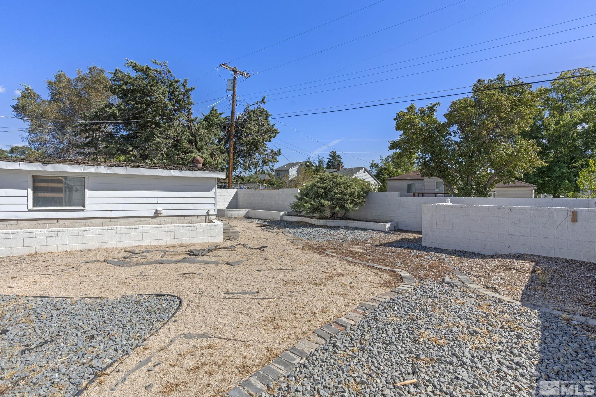 840 Bates Avenue Reno, NV 89502 - Photo 31 of 39 a view of a backyard