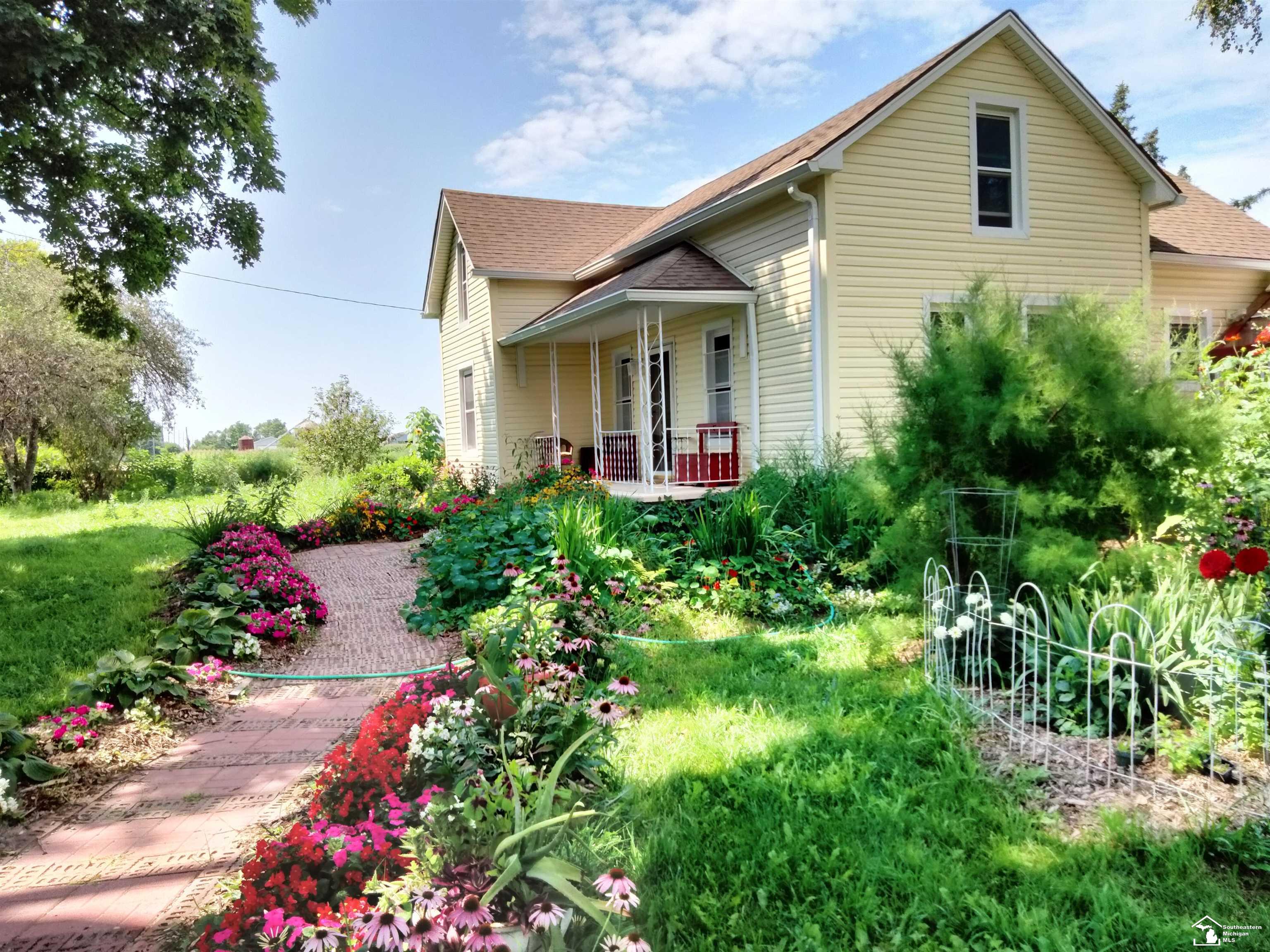 16400 Day Road Dundee, MI 48131 - Photo 1 of 40