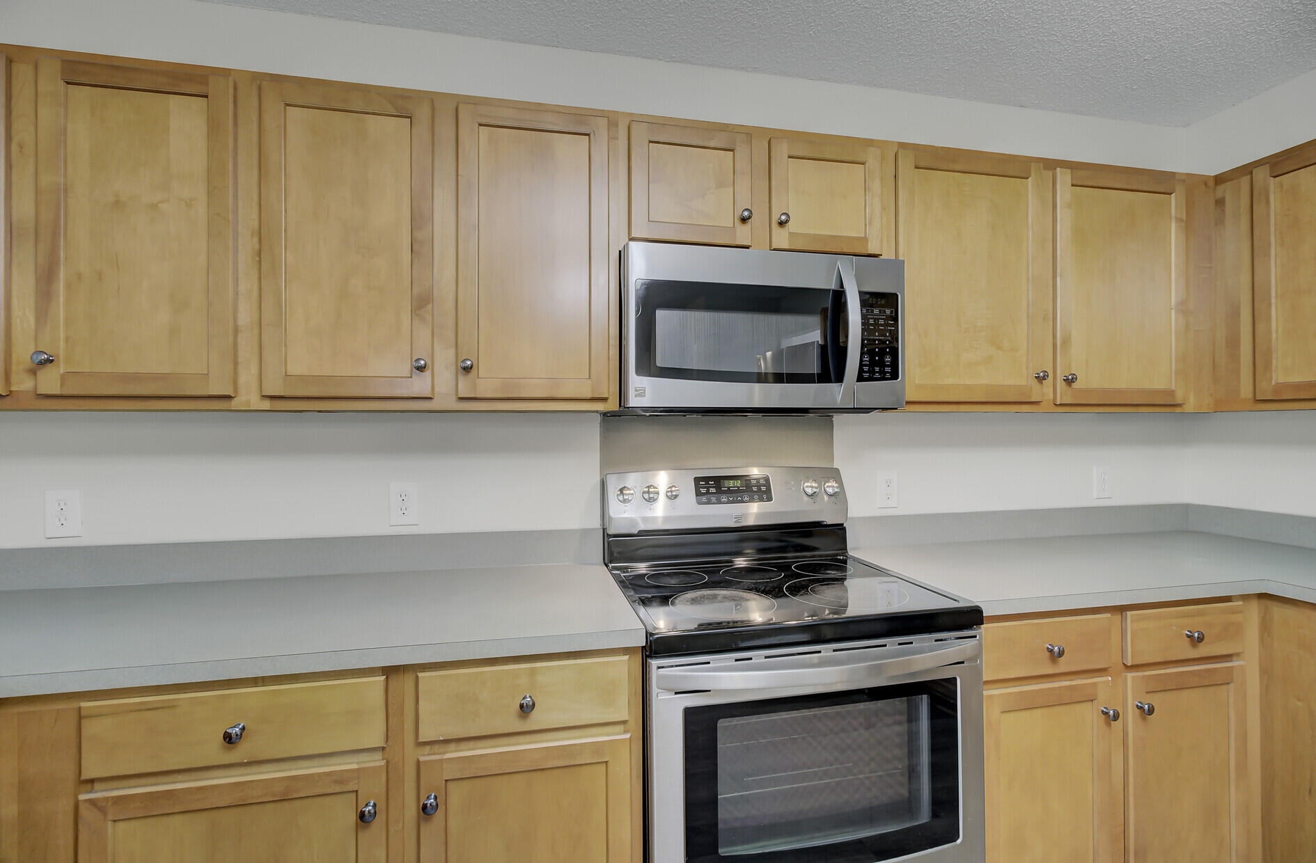 139 Hammerbeck Road Summerville, SC 29483 - Photo 15 of 43 Living/Dining Area