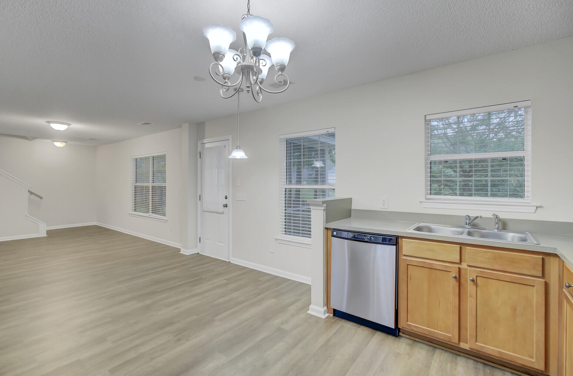 139 Hammerbeck Road Summerville, SC 29483 - Photo 16 of 43 Living/Dining Area