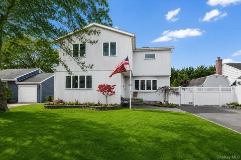 $1,175,000 | 44 East End Avenue, Hicksville, NY 11801
