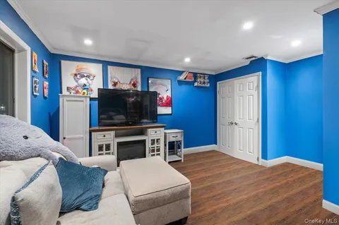 $1,175,000 | 44 East End Avenue, Hicksville, NY 11801