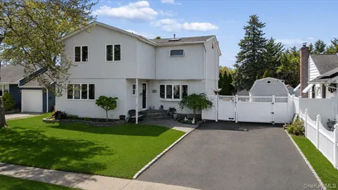 $1,175,000 | 44 East End Avenue, Hicksville, NY 11801