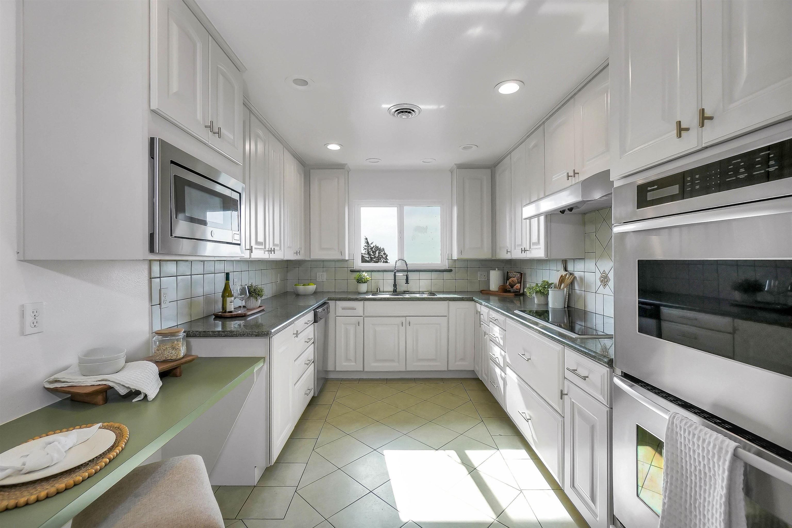 18286 Center Street Castro Valley, CA 94546 - Photo 17 of 60