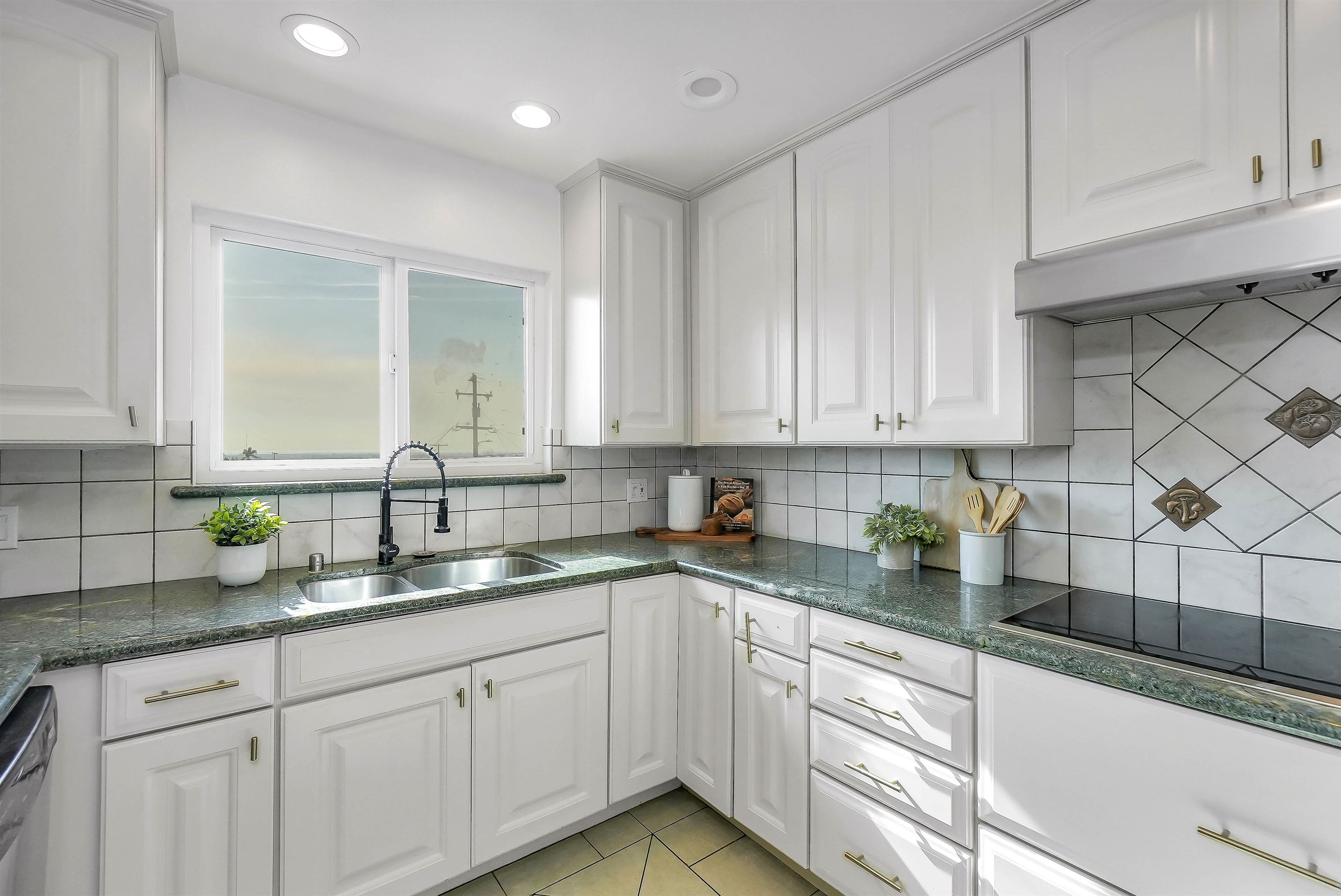 18286 Center Street Castro Valley, CA 94546 - Photo 20 of 60