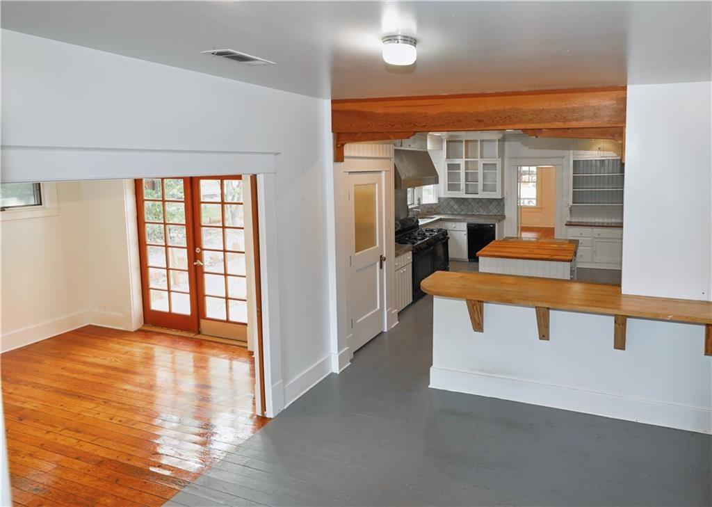 1305 Lorrain Street Austin, TX 78703 - Photo 10 of 36 a view of livingroom with furniture