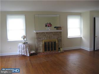 534 Springview Lane Springfield, PA 19064 - Photo 3 of 12 Living Room
