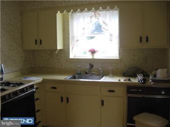 534 Springview Lane Springfield, PA 19064 - Photo 5 of 12 Kitchen