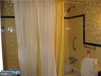 534 Springview Lane Springfield, PA 19064 - Photo 6 of 12 Bathroom