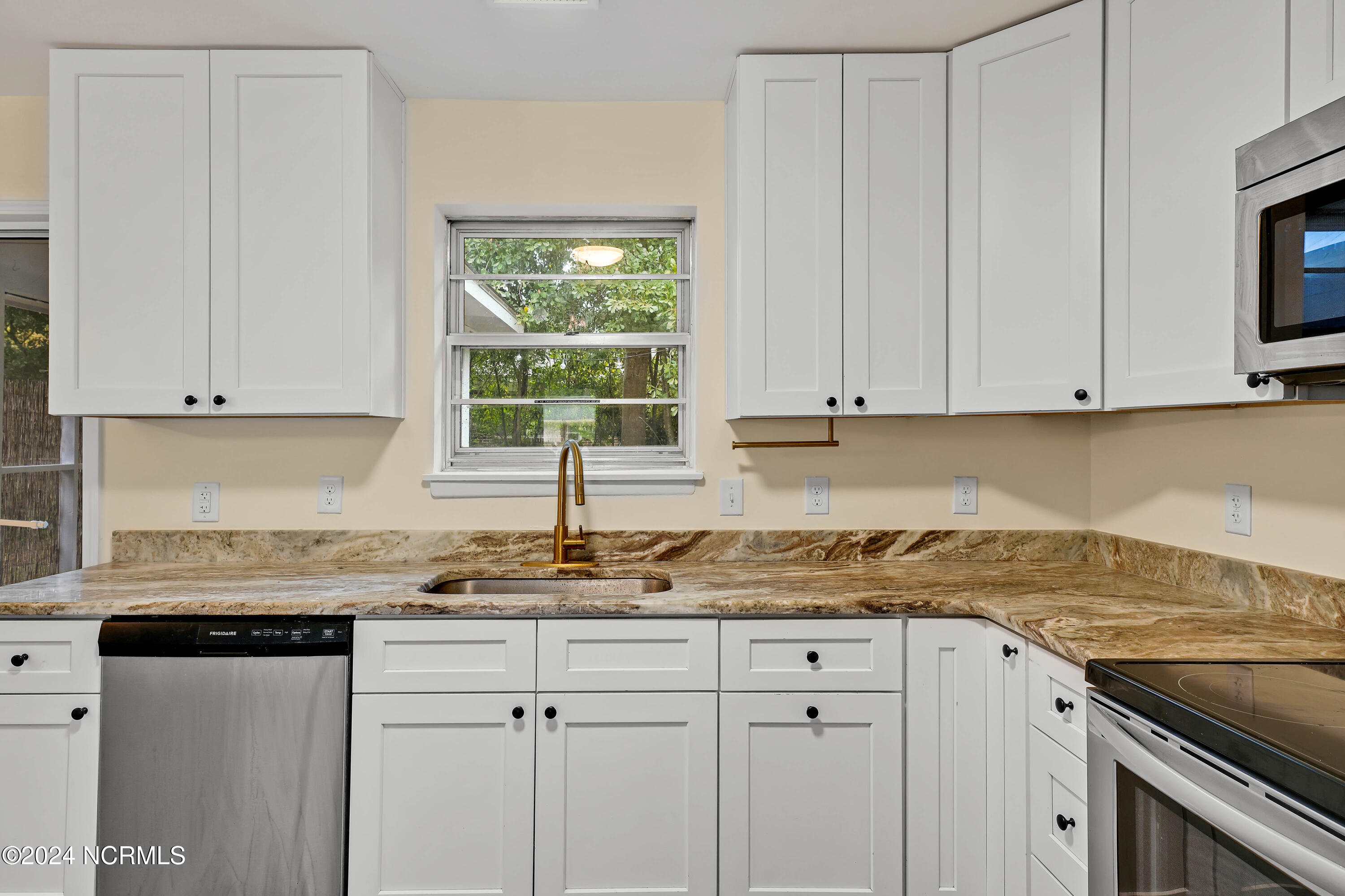 338 Wallington Road Wilmington, NC 28409 - Photo 10 of 26 338WallingtonRoad-10