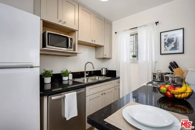 $3,300 | 3620 South Budlong Avenue, Unit 5, Los Angeles, CA 90007