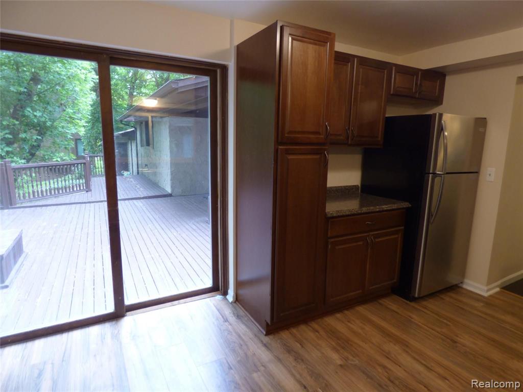 6120 Commerce Road West Bloomfield, MI 48324 - Photo 8 of 28