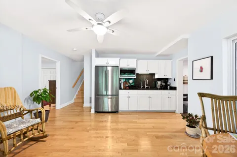 $1,100,000 | 153 SkyView Circle, Asheville, NC 28804