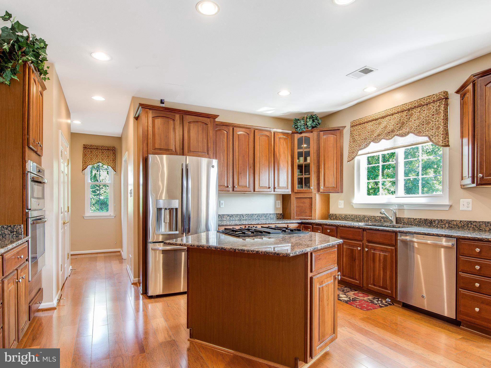 9625 Greenel Road Damascus, MD 20872 - Photo 11 of 30 Kitchen W/New SS Appliances & Hardwood Flrs