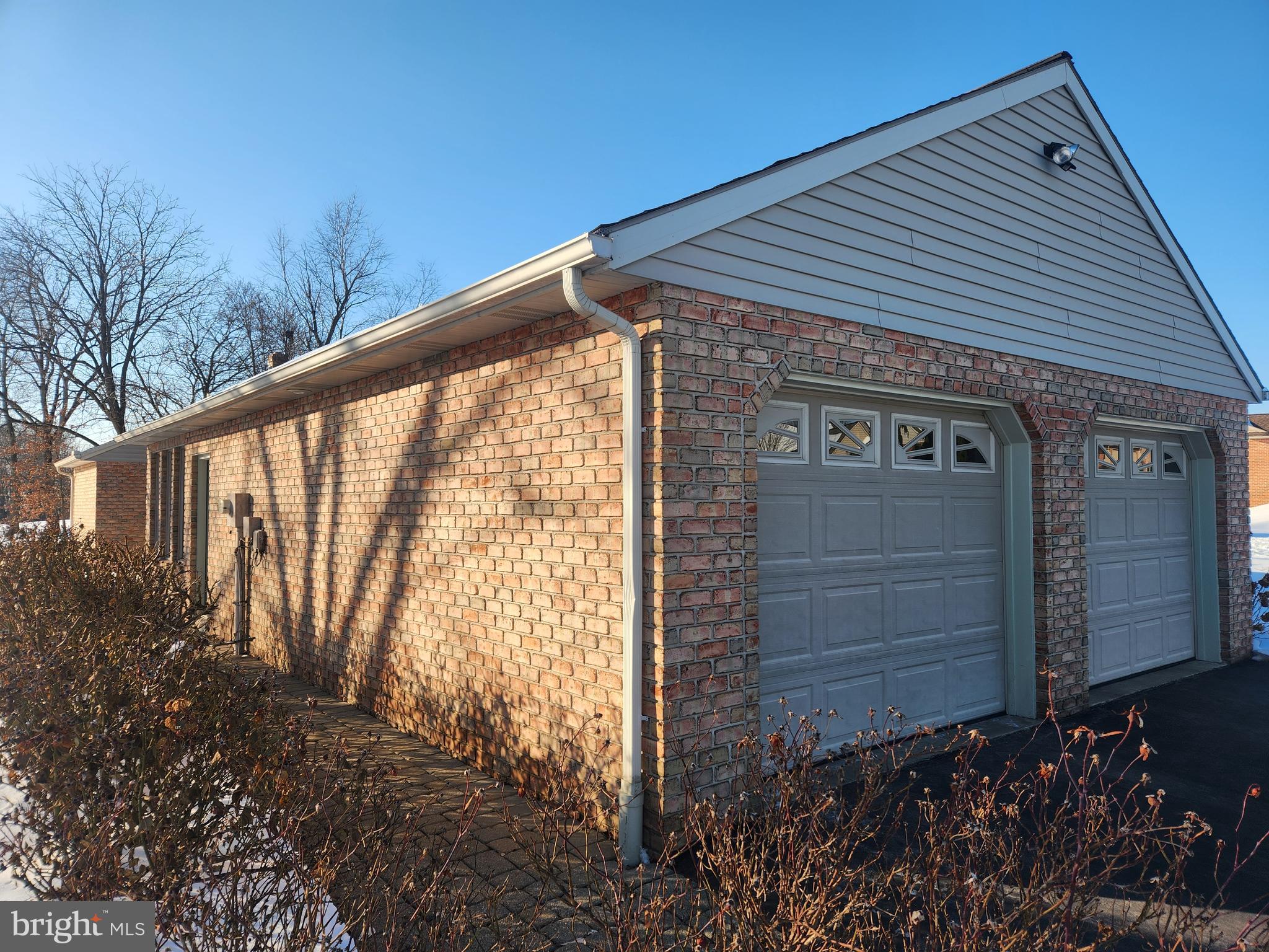 33 Tara Drive Lititz, PA 17543 - Photo 4 of 53 a front view of a house with garden