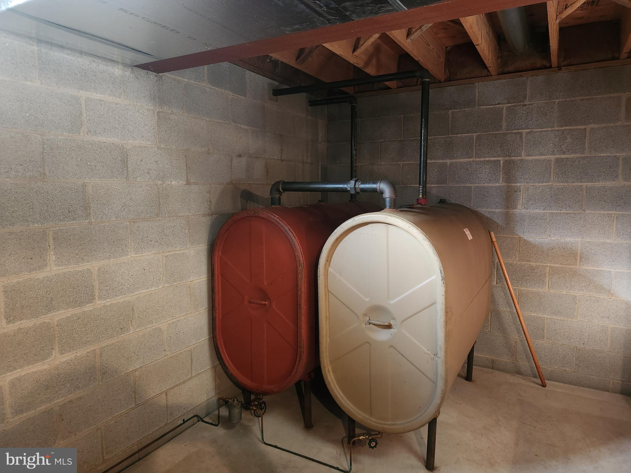 33 Tara Drive Lititz, PA 17543 - Photo 49 of 53 a bathroom with a toilet and a mirror