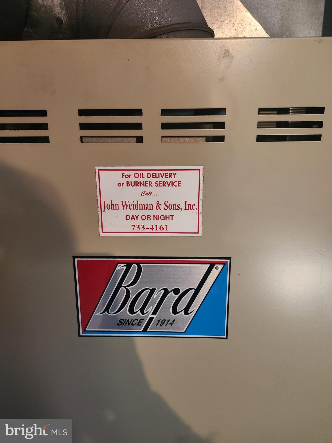 33 Tara Drive Lititz, PA 17543 - Photo 50 of 53 a close up of a street sign