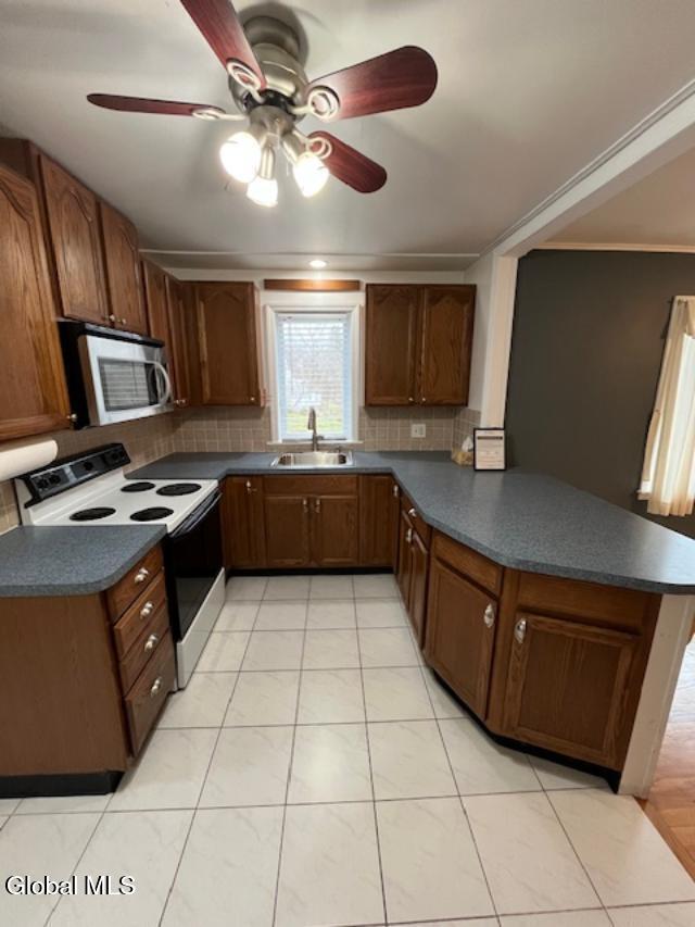 7 Merrifield Place Bethlehem, NY 12054 - Photo 4 of 14 7 kitchen