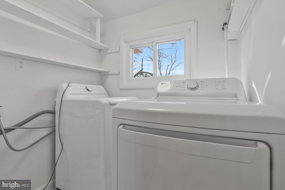 6200 Auth Road Suitland, MD 20746 - Photo 14 of 30 a utility room with dryer and washer